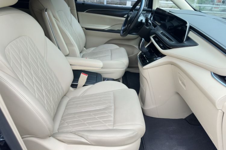Used Buick GL8 2023 ES Lu Zun Luxury Model Interior 6