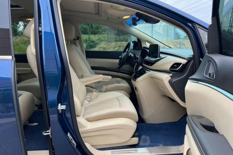 Used Buick GL8 2023 Land Business Class Smart Deluxe Model Interior 9