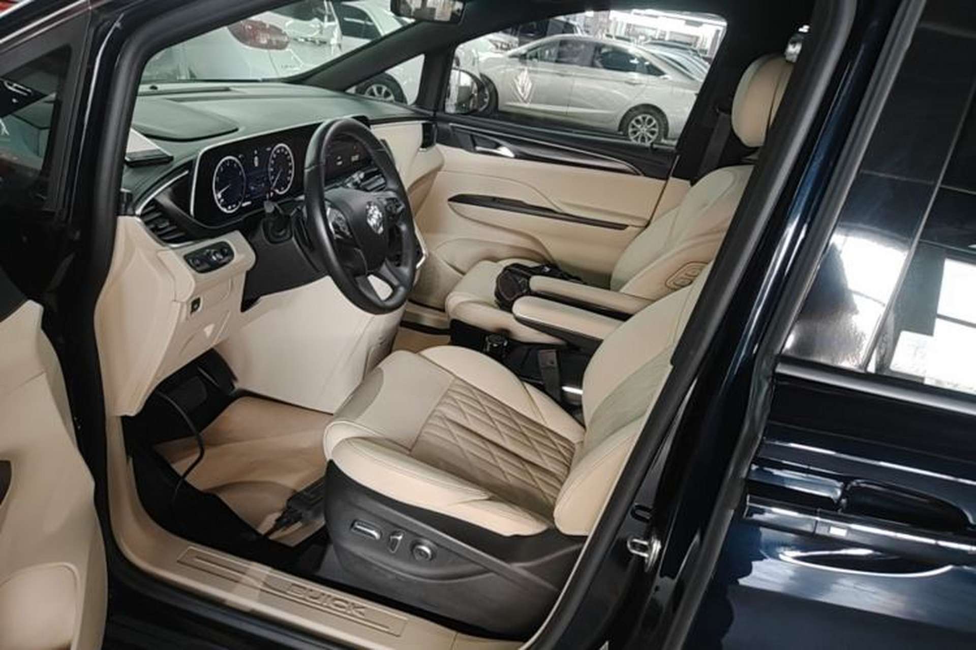 Used Buick GL8 2023 ES Lu Zun Luxury Model Left Front Seat