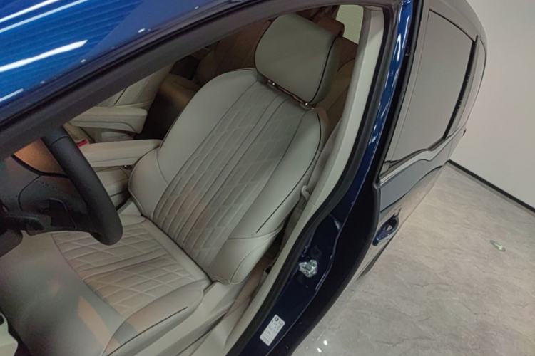Used Buick GL8 2023 Land Executive Class Deluxe Model Left Front Seat