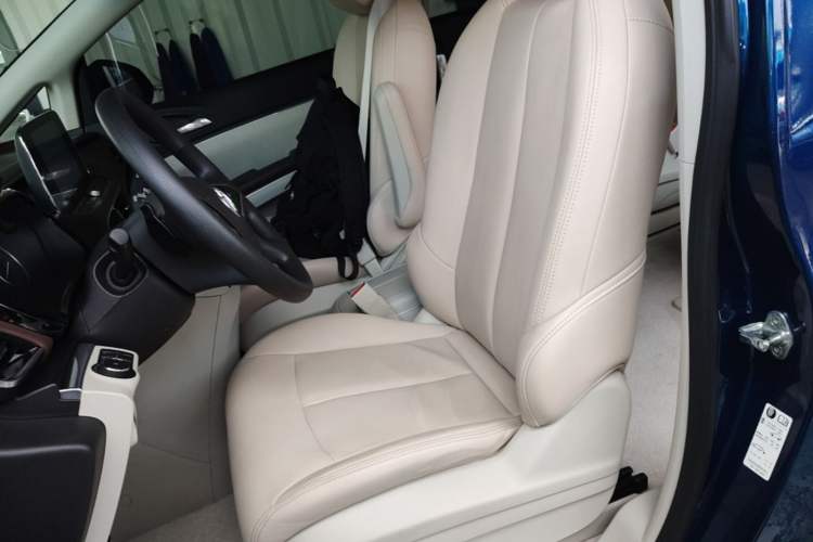 Used Buick GL8 2023 Land Executive Class Comfort Model Left Front Seat