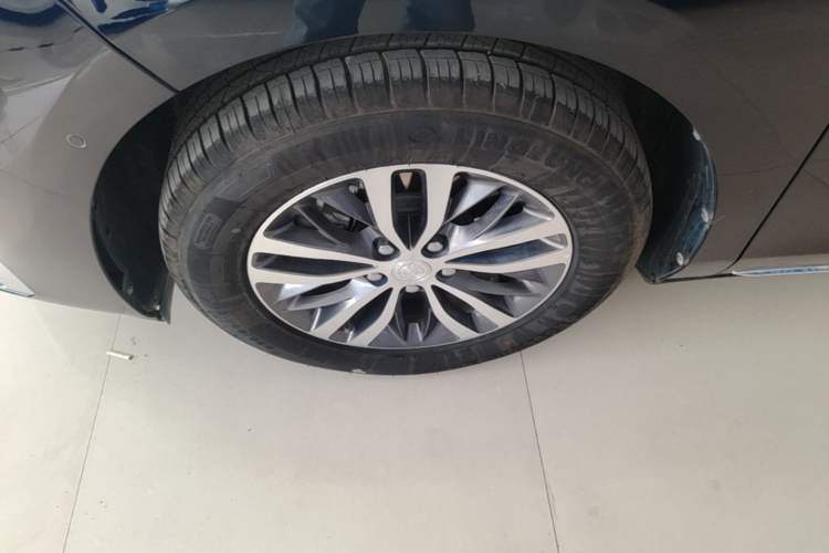 Used Buick GL8 2023 ES Lu Zun Comfort Model Left Front Wheel Hub