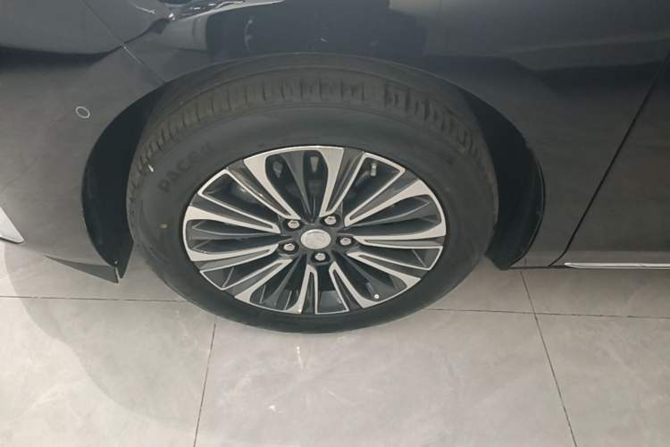 Used Buick GL8 2023 ES Lu Zun Smart Flagship Model Left Front Wheel Hub
