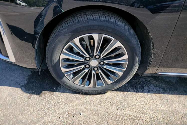Used Buick GL8 2023 ES Lu Zun Luxury Model Left Front Wheel Hub