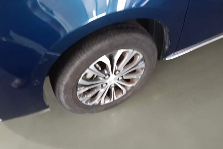 Used Buick GL8 2023 Land Business Class Smart Deluxe Model Left Front Wheel Hub