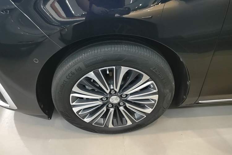 Used Buick GL8 2023 ES Lu Zun Luxury Model Left Front Wheel Hub