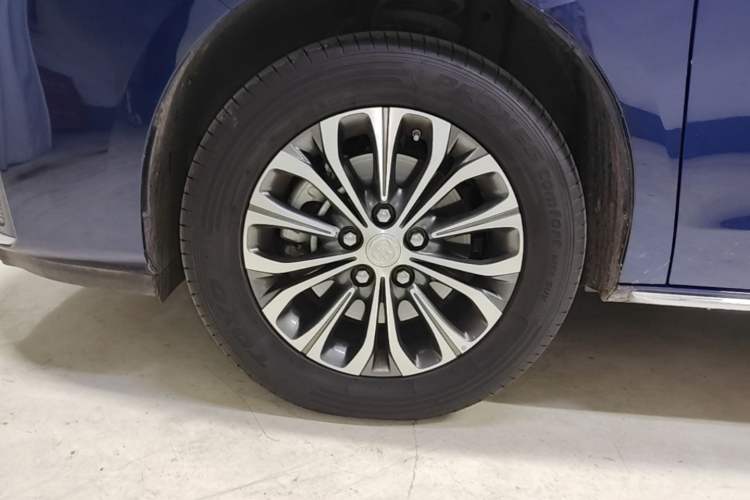 Used Buick GL8 2023 Land Executive Class 652T Luxury Model Left Front Wheel Hub