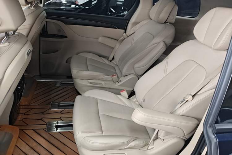 Used Buick GL8 2023 ES Lu Zun Deluxe Model Left Rear Seat