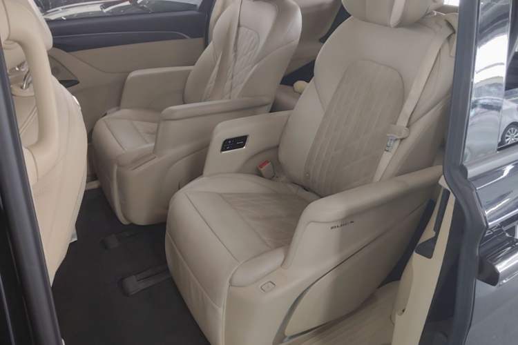 Used Buick GL8 2023 ES Lu Zun Luxury Model Left Rear Seat