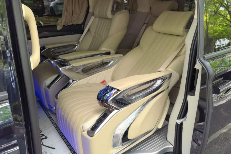 Used Buick GL8 2023 ES Lu Zun Comfort Model Left Rear Seat