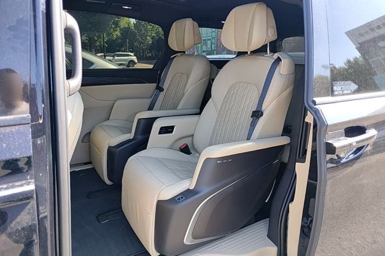 Used Buick GL8 2023 ES Lu Zun Luxury Model Left Rear Seat