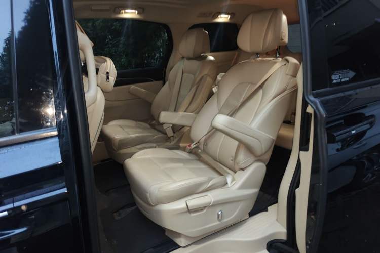 Used Buick GL8 2023 ES Lu Zun Deluxe Model Left Rear Seat
