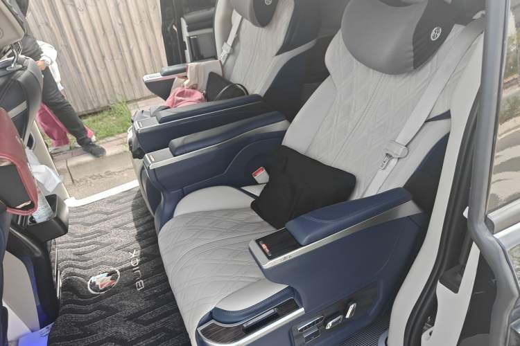 Used Buick GL8 2023 ES Lu Zun Comfort Model Left Rear Seat