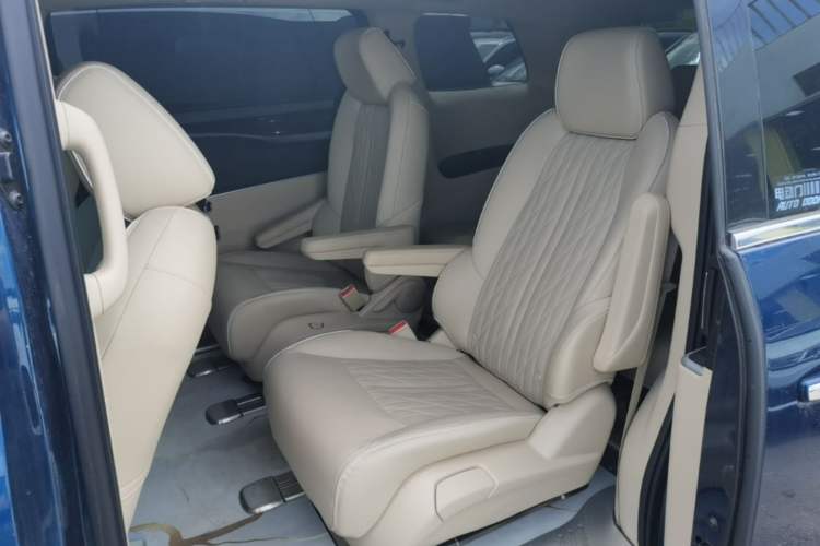 Used Buick GL8 2023 Land Executive Class Deluxe Model Left Rear Seat