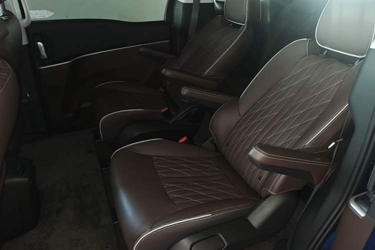 Used Buick GL8 2023 Land Executive Class 652T Luxury Model Left Rear Seat