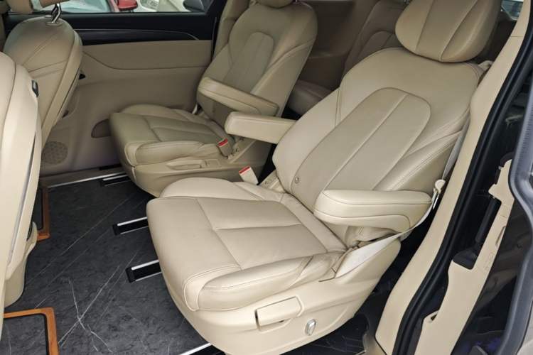 Used Buick GL8 2023 ES Lu Zun Deluxe Model Left Rear Seat