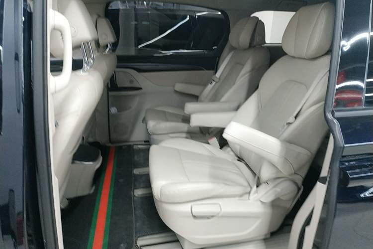 Used Buick GL8 2023 ES Lu Zun Comfort Model Left Rear Seat