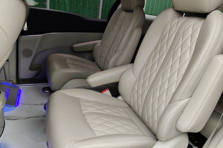 Used Buick GL8 2023 Land Executive Class Smart Enjoyment Model Left Rear Seat