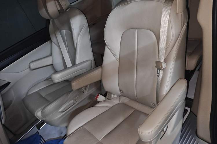 Used Buick GL8 2023 ES Lu Zun Deluxe Model Left Rear Seat