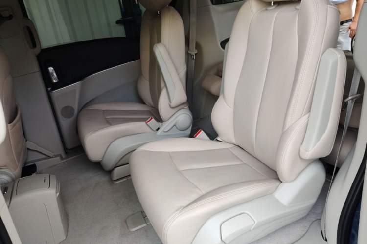 Used Buick GL8 2023 Land Executive Class Comfort Model Left Rear Seat