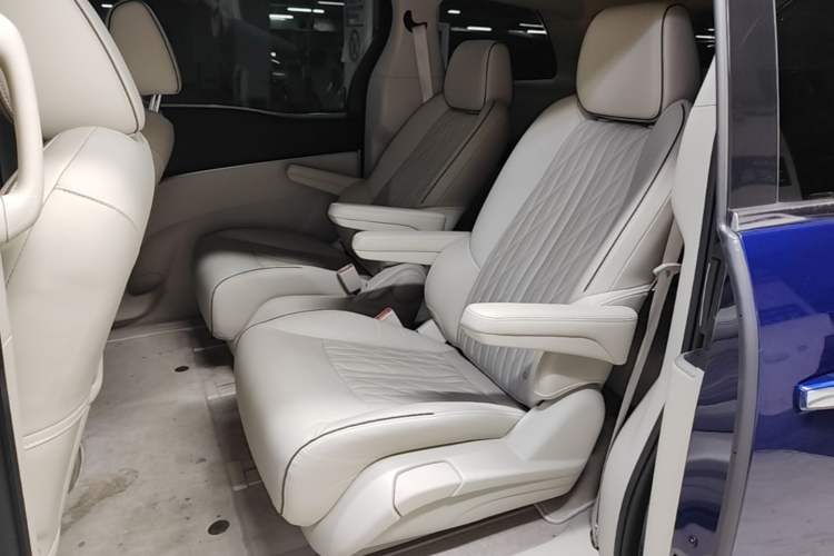 Used Buick GL8 2023 Land Executive Class 652T Luxury Model Left Rear Seat