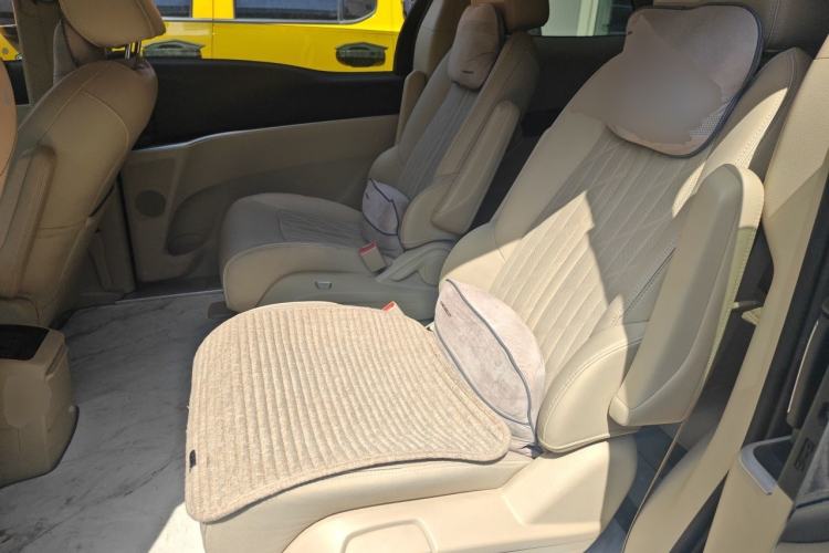Used Buick GL8 2023 Land Executive Class Deluxe Model Left Rear Seat