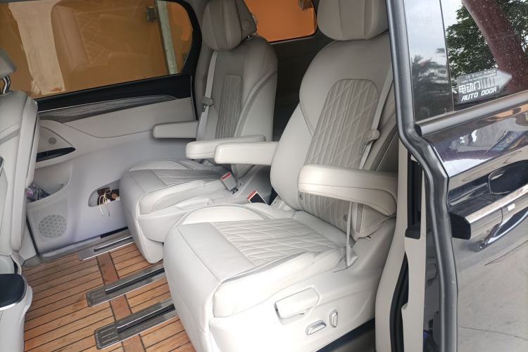 Used Buick GL8 2023 ES Lu Zun Luxury Edition and Yue Version Left Rear Seat
