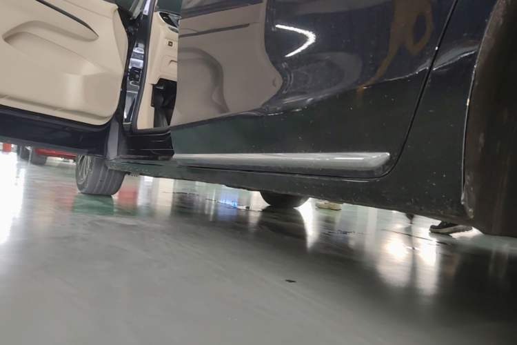 Used Buick GL8 2023 ES Lu Zun Luxury Model Left Side Sill
