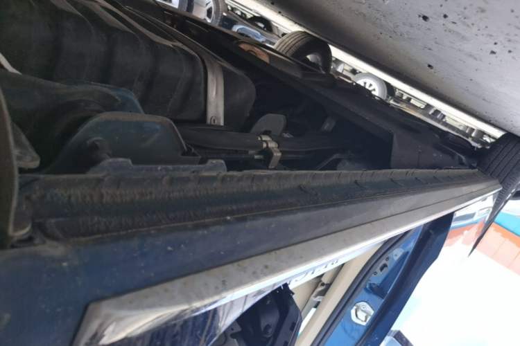 Used Buick GL8 2023 Land Executive Class Deluxe Model Left Side Sill