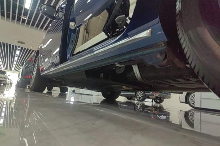 Used Buick GL8 2023 Land Executive Class Deluxe Model Left Side Sill