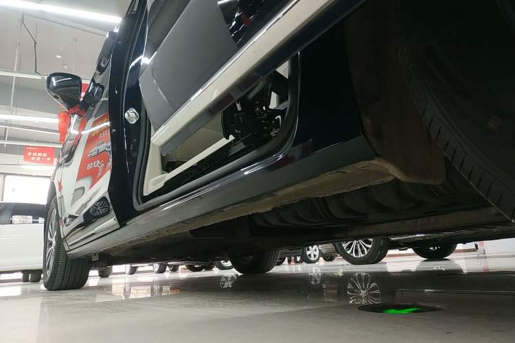 Used Buick GL8 2023 ES Lu Zun Comfort Model Left Side Sill