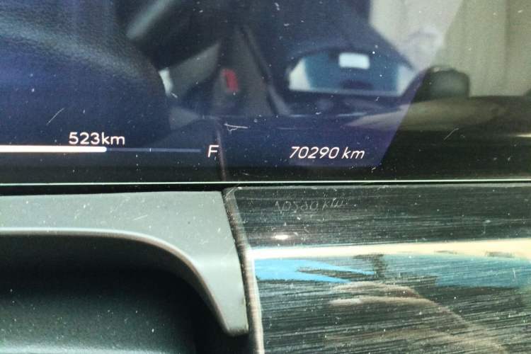 Used Buick GL8 2023 ES Lu Zun Comfort Model Odometer Close Up