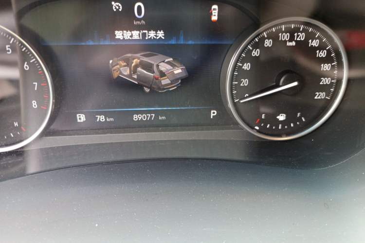 Used Buick GL8 2023 Land Executive Class Smart Enjoyment Model Odometer Close Up