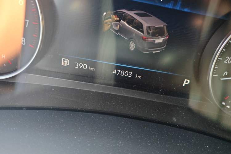 Used Buick GL8 2023 Land Executive Class Deluxe Model Odometer Close Up