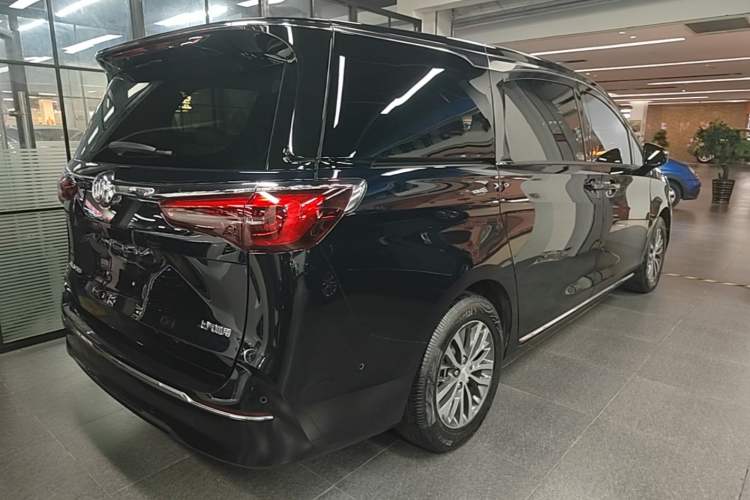 Used Buick GL8 2023 ES Lu Zun Deluxe Model Rear Right 45 Deg