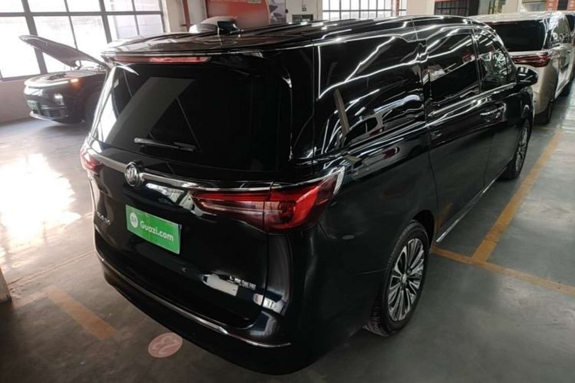 Used Buick GL8 2023 ES Lu Zun Luxury Model Rear Right 45 Deg