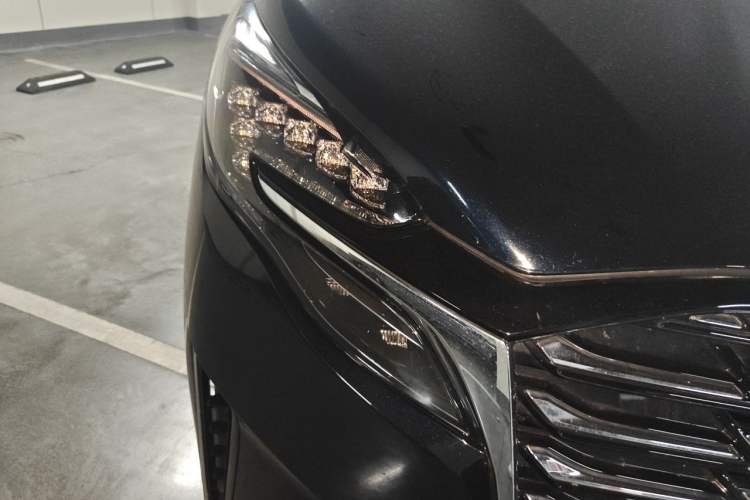 Used Buick GL8 2023 ES Lu Zun Deluxe Model Right Front Headlight