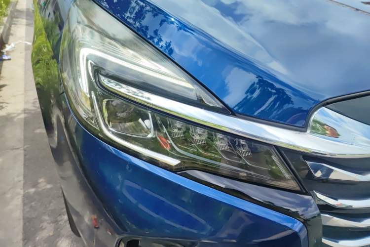 Used Buick GL8 2023 Land Executive Class 652T Smart Luxury Model Right Front Headlight