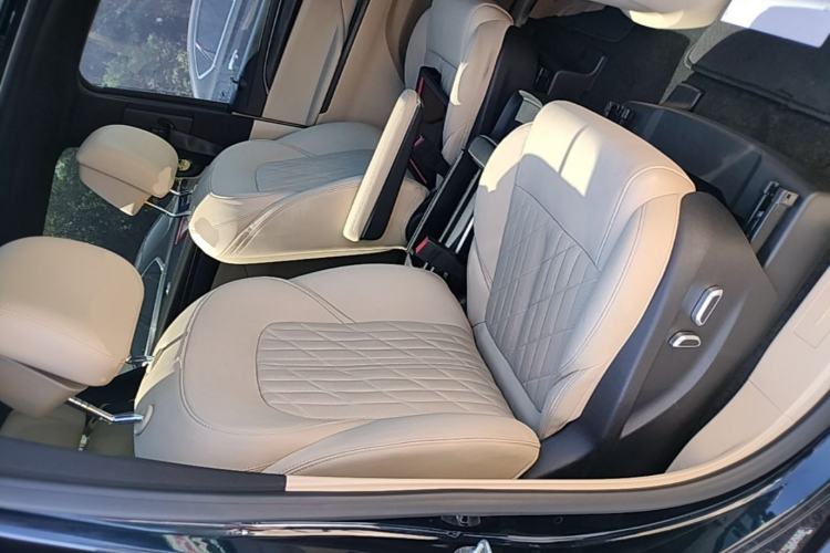 Used Buick GL8 2023 ES Lu Zun Luxury Model Right Front Seat