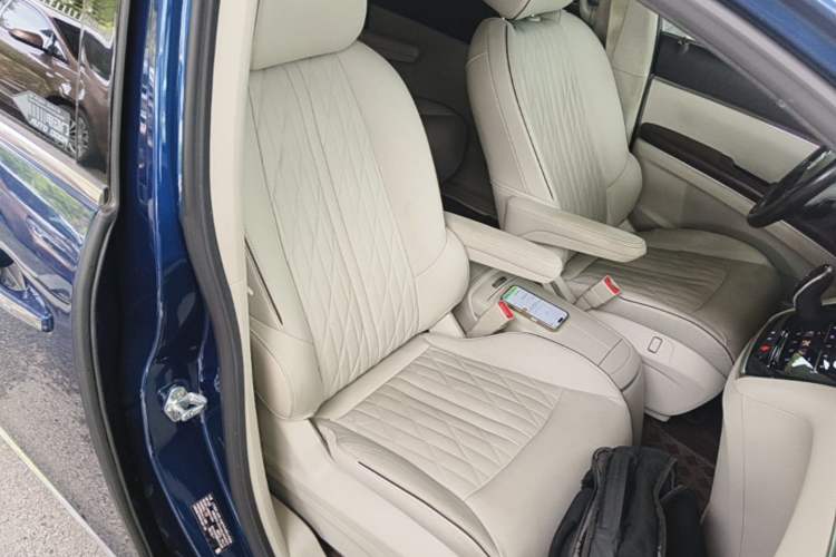 Used Buick GL8 2023 Land Executive Class 652T Luxury Model Right Front Seat