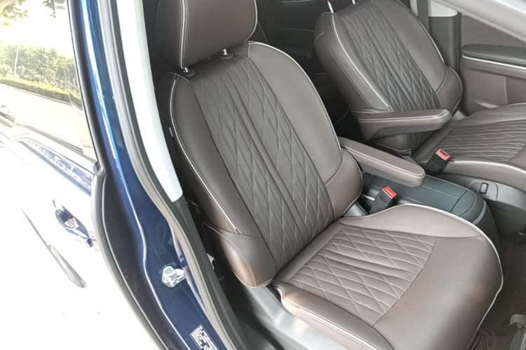 Used Buick GL8 2023 Land Executive Class 652T Luxury Model Right Front Seat