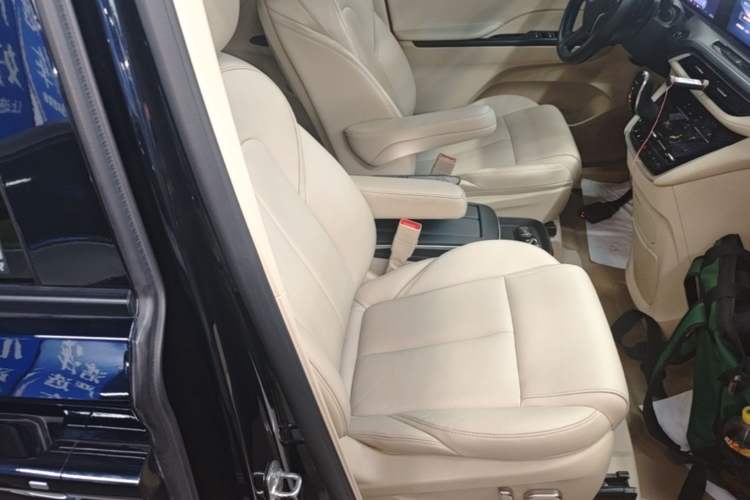 Used Buick GL8 2023 ES Lu Zun Deluxe Model Right Front Seat