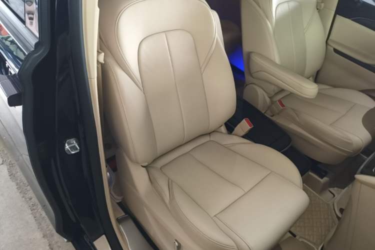 Used Buick GL8 2023 ES Lu Zun Deluxe Model Right Front Seat