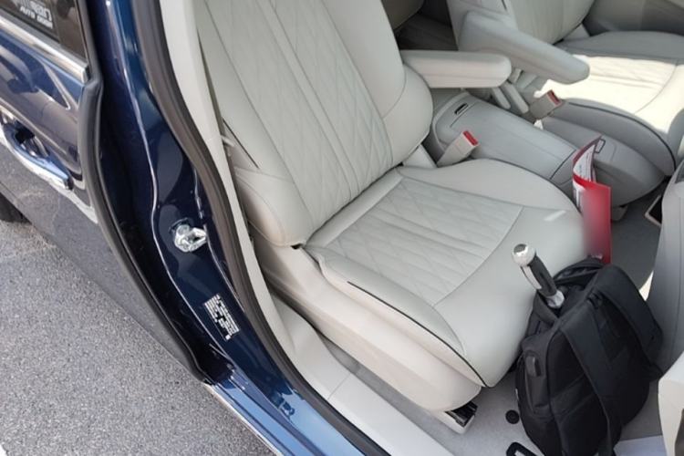 Used Buick GL8 2023 Land Executive Class 652T Luxury Model Right Front Seat