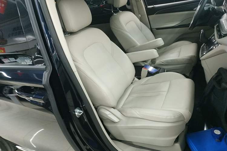 Used Buick GL8 2023 ES Lu Zun Comfort Model Right Front Seat
