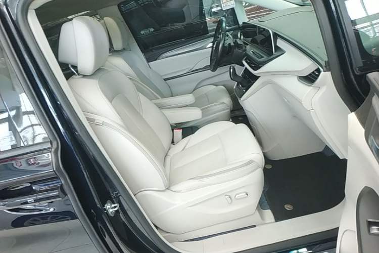 Used Buick GL8 2023 ES Lu Zun Deluxe and Yue Edition Right Front Seat