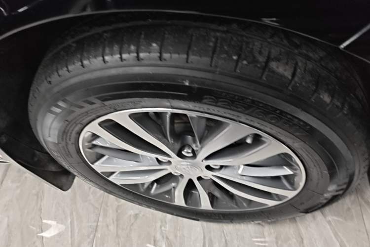 Used Buick GL8 2023 ES Lu Zun Deluxe Model Right Front Wheel Hub