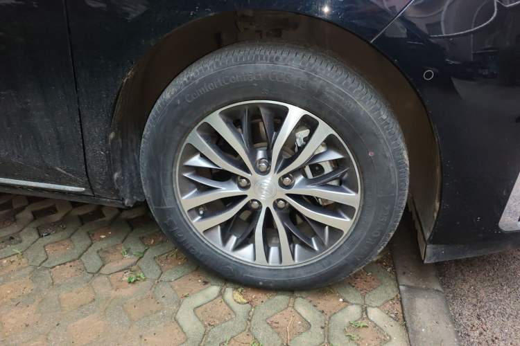 Used Buick GL8 2023 ES Lu Zun Deluxe Model Right Front Wheel Hub