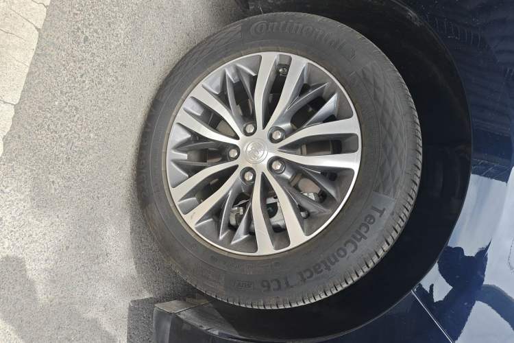 Used Buick GL8 2023 ES Lu Zun Comfort Model Right Front Wheel Hub
