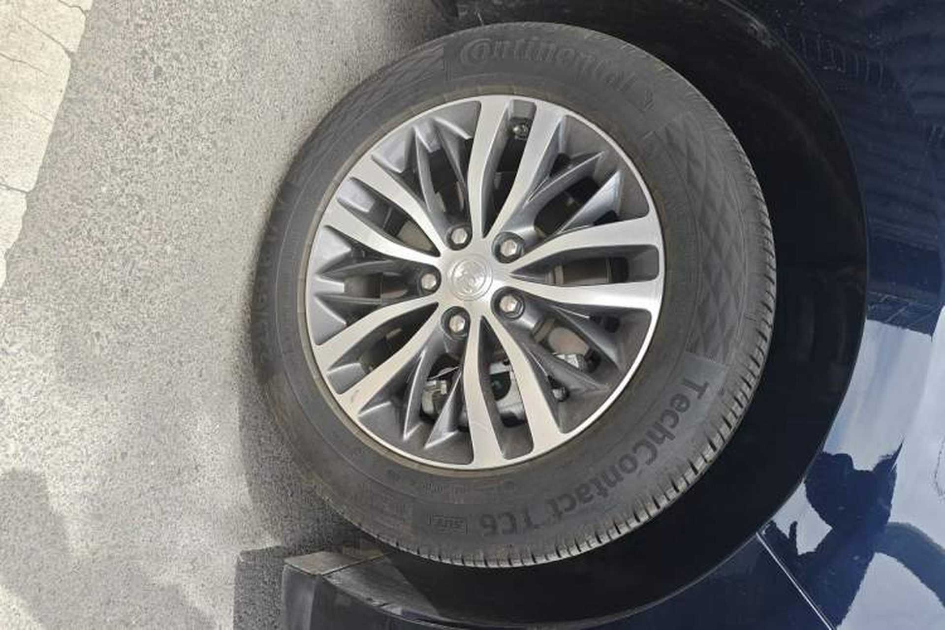 Used Buick GL8 2023 ES Lu Zun Comfort Model Right Front Wheel Hub